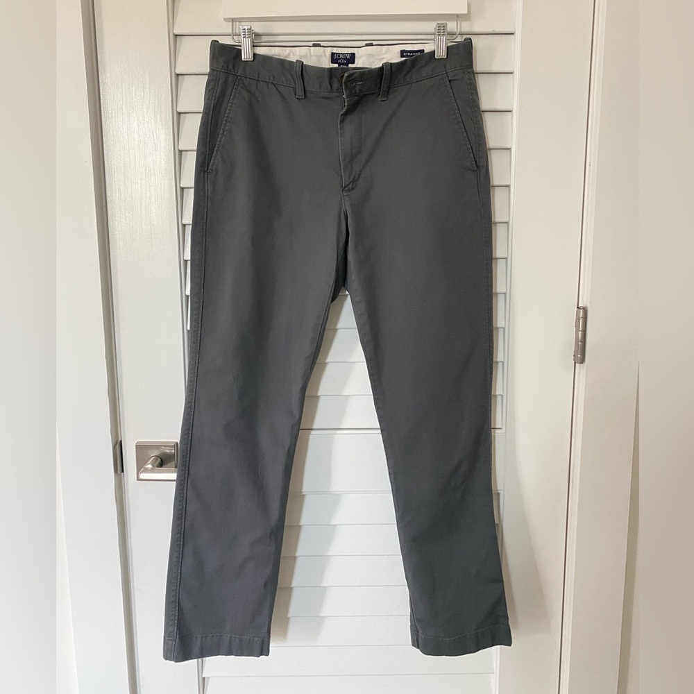 Men’s 30x30 JCrew Factory Straight Fit Chino Pant in Tarnished Metal.